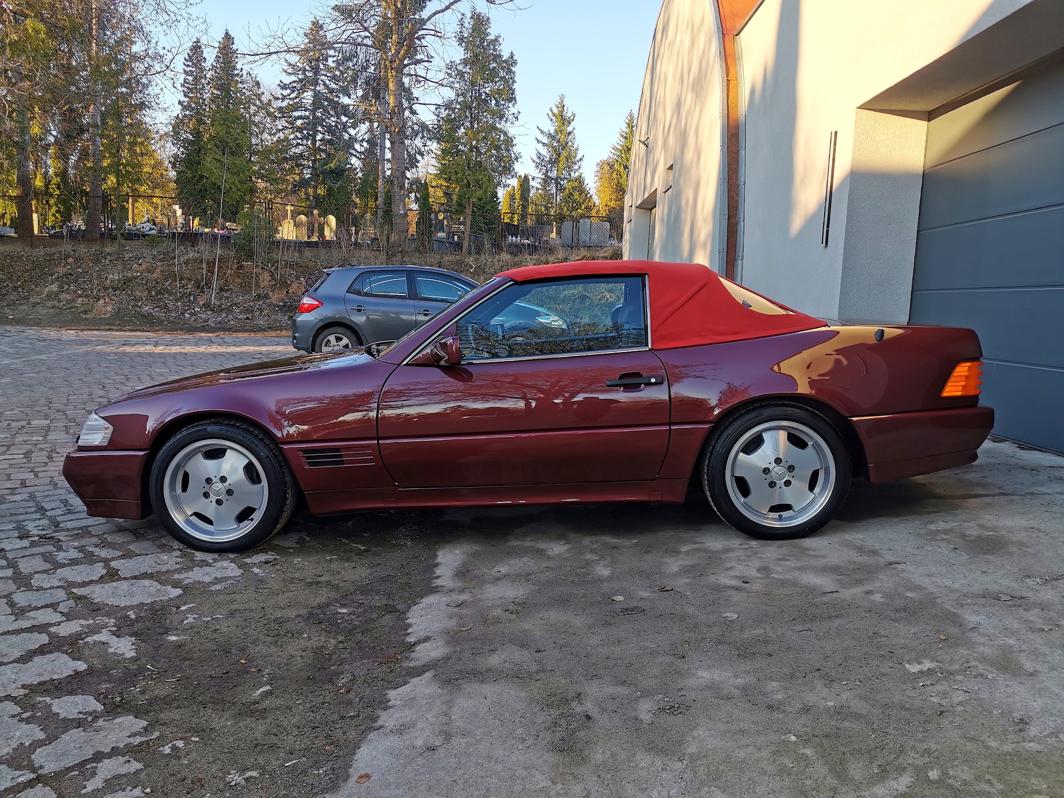 Bordowy Mercedes SL kabriolet po pielęgnacji lakieru