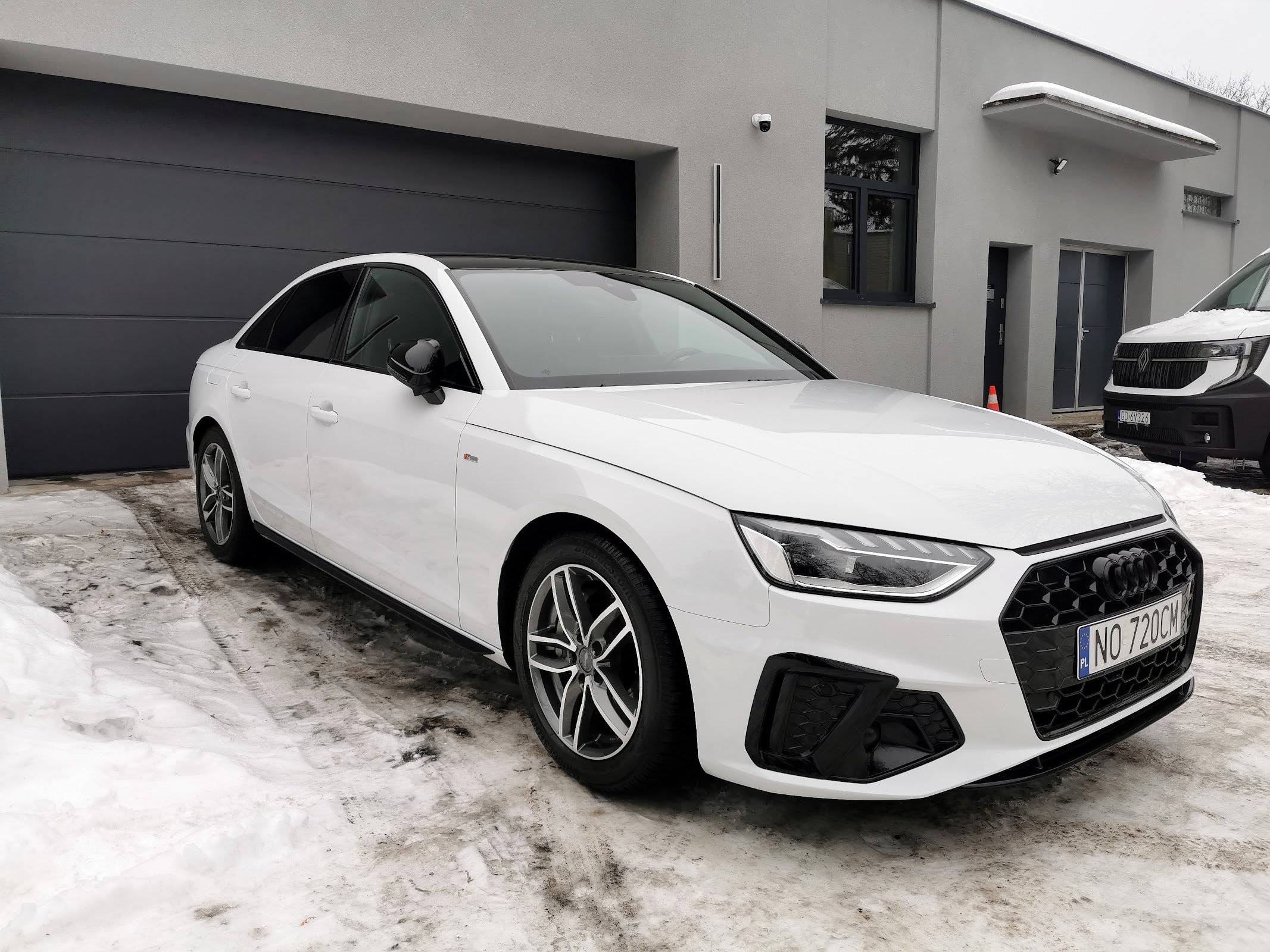 Białe Audi A4 S-line po myciu detailingowym zimą